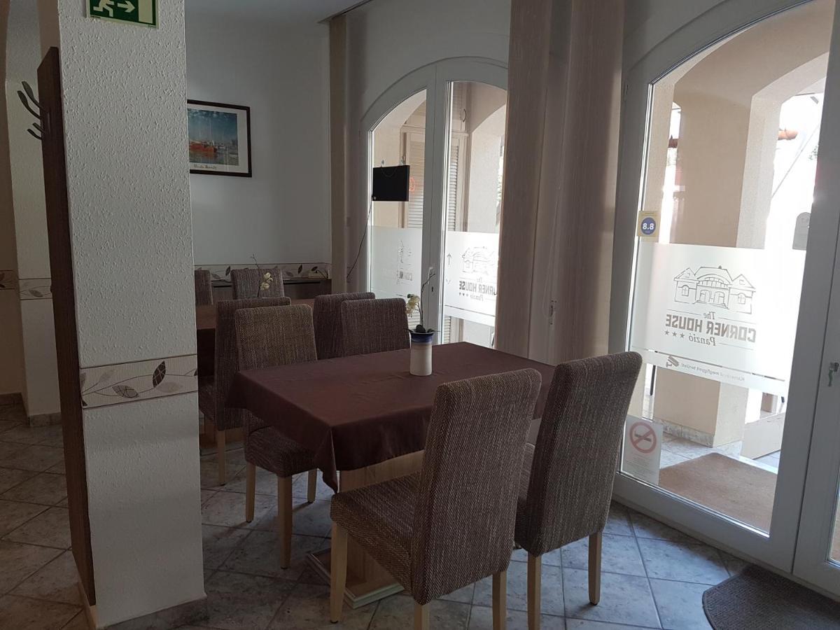 The Corner House Panzio Hotel Tata Exterior foto