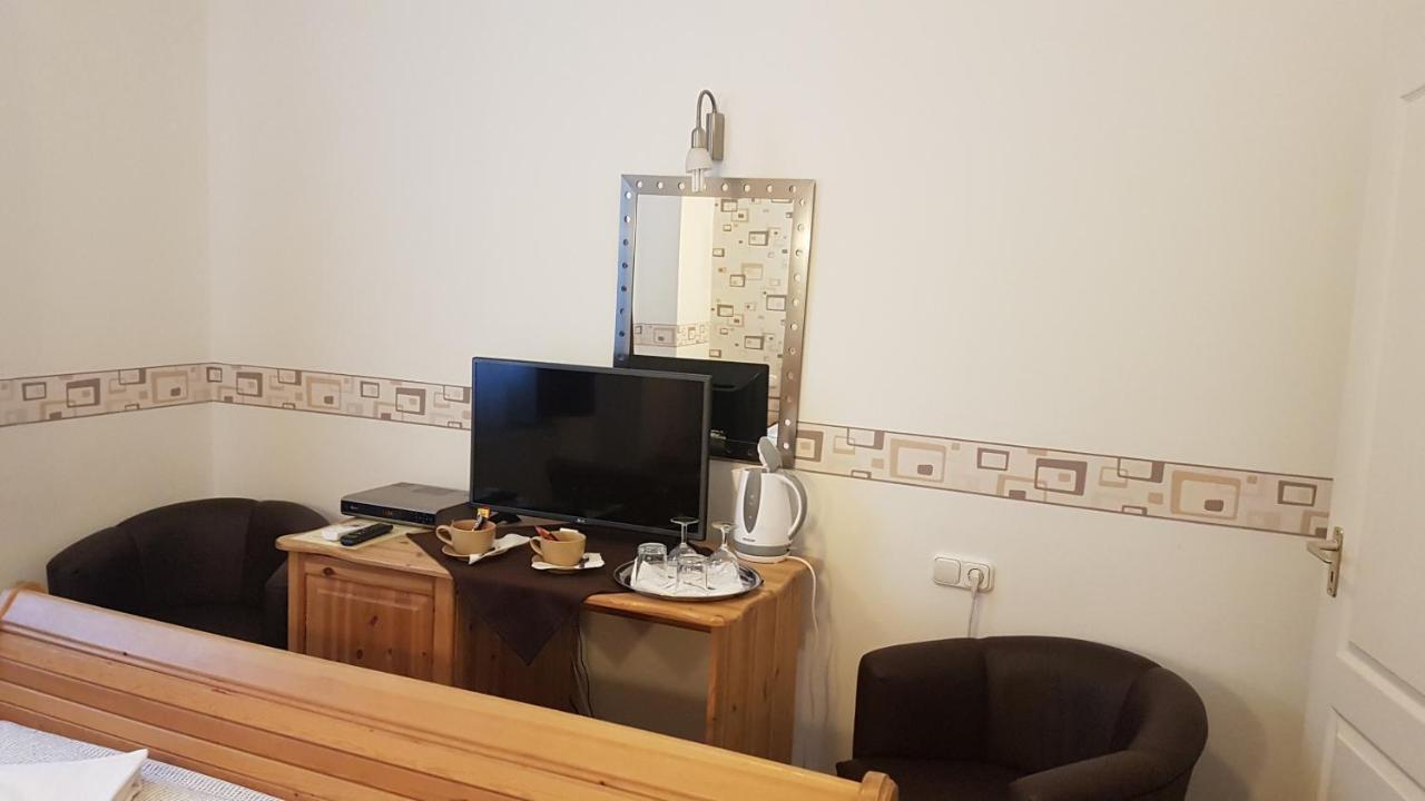 The Corner House Panzio Hotel Tata Exterior foto